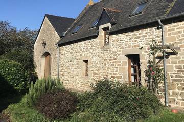Gîte pour 4 personnes, avec jardin à Rédené