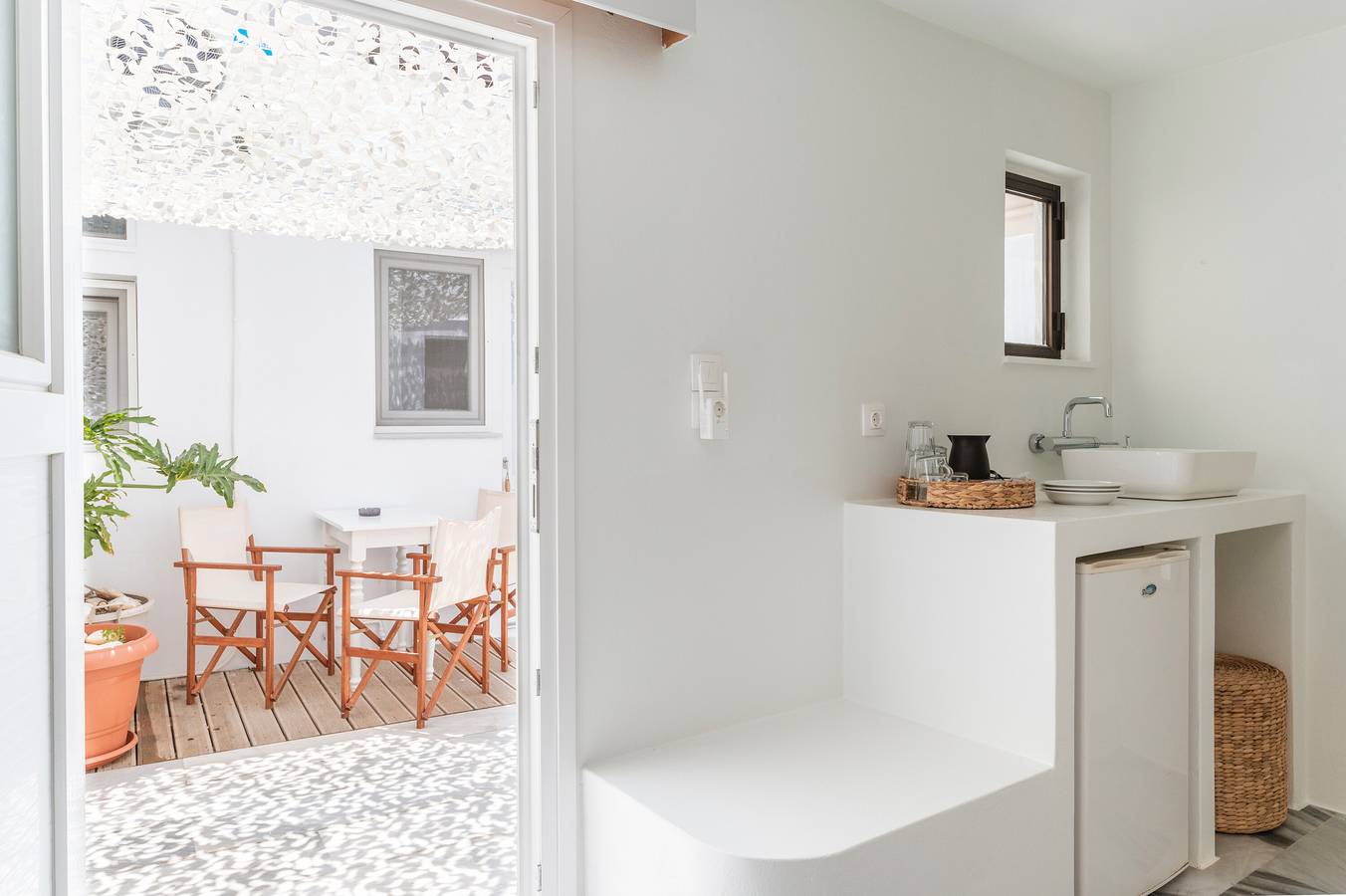Studio 'A Tinian Room 5' mit gemeinsamer Terrasse, gemeinsamem Garten und Klimaanlage in Tínos