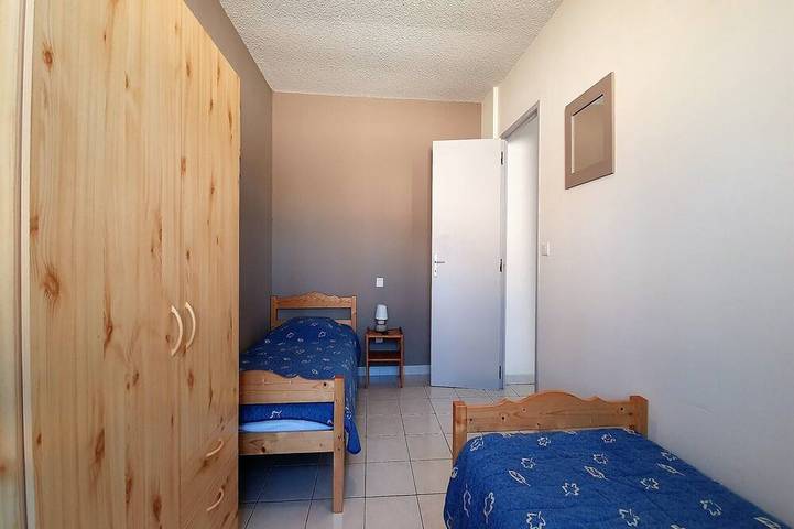 Location de vacances pour 6 personnes, avec jardin et piscine, animaux acceptés à Saint-Geniès-de-Fontedit - 2