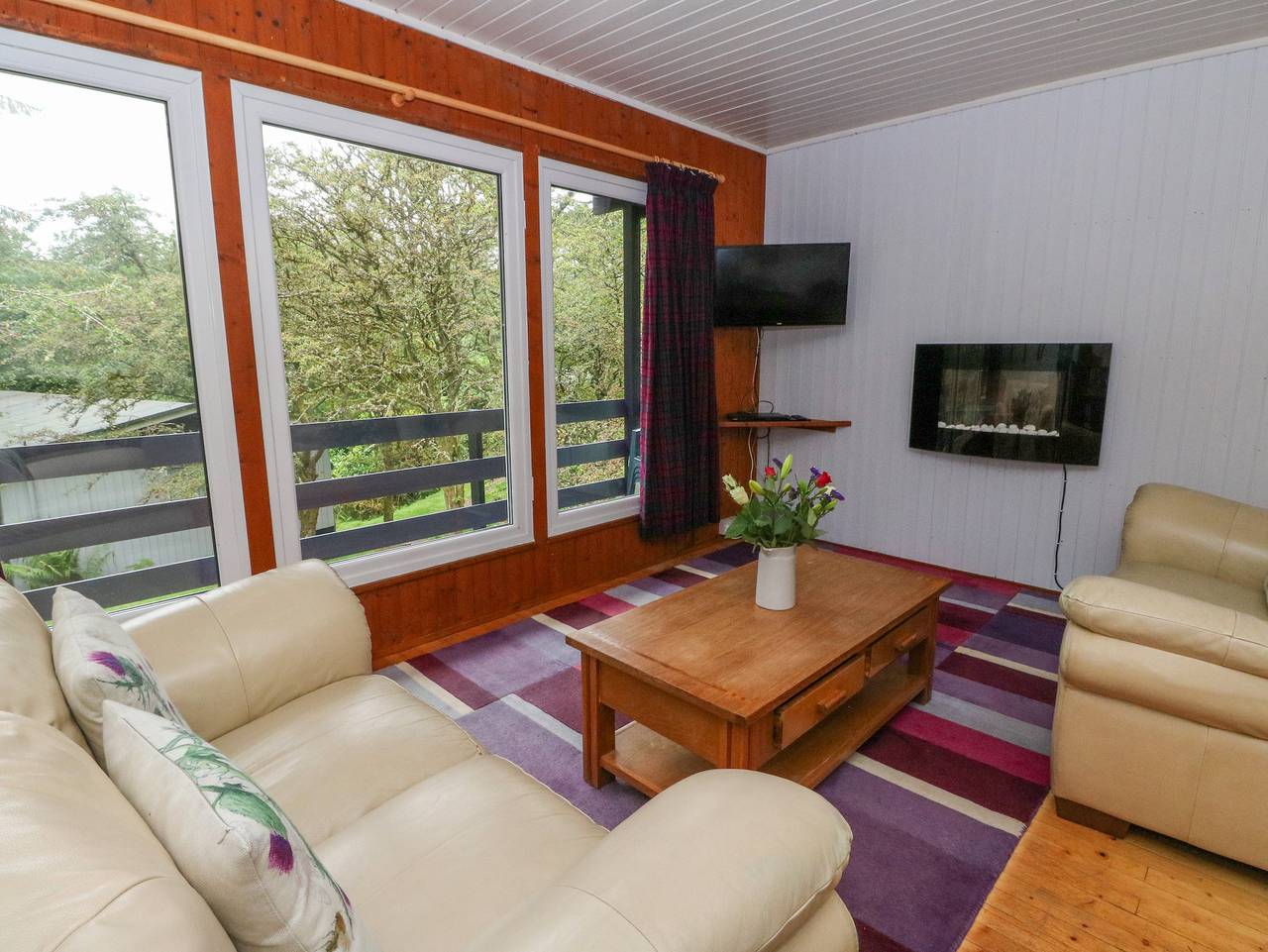 Lodge 5 - "Hawthorn" in Firth Of Clyde