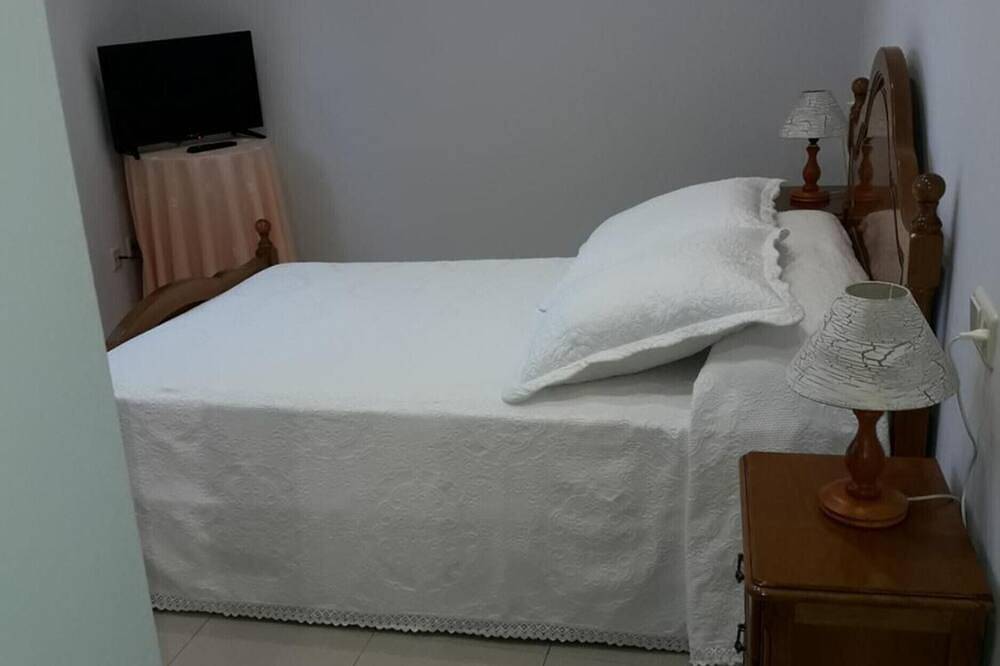 Entire apartment, Apartment 'El Fondón 2' in Cangas de Onís – Central, Pet-Friendly, Step-Free Access in Cangas de Onís, Asturias Province