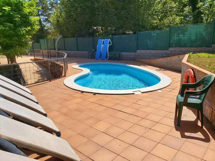 Gîte pour 4 personnes, avec vue ainsi que piscine et jardin à Santa Pau - 2