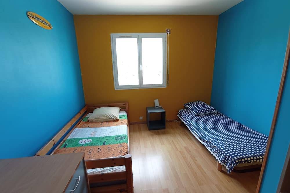 Villa  avec  piscine sécurisée au bord de la mer  dans  une impasse  très calme in Port Camargue, Le Grau-du-Roi