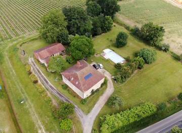 Gîte pour 2 personnes, avec piscine ainsi que terrasse et jardin dans le Gers