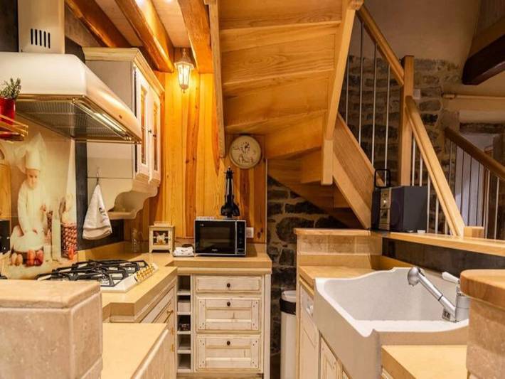 Gîte pour 6 personnes, avec jardin ainsi que terrasse et piscine, adapté aux familles à Saint-Étienne-du-Valdonnez - 4