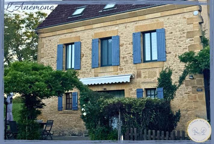 Location de vacances pour 8 personnes, avec piscine ainsi que jardin et terrasse, animaux acceptés à Meyrals