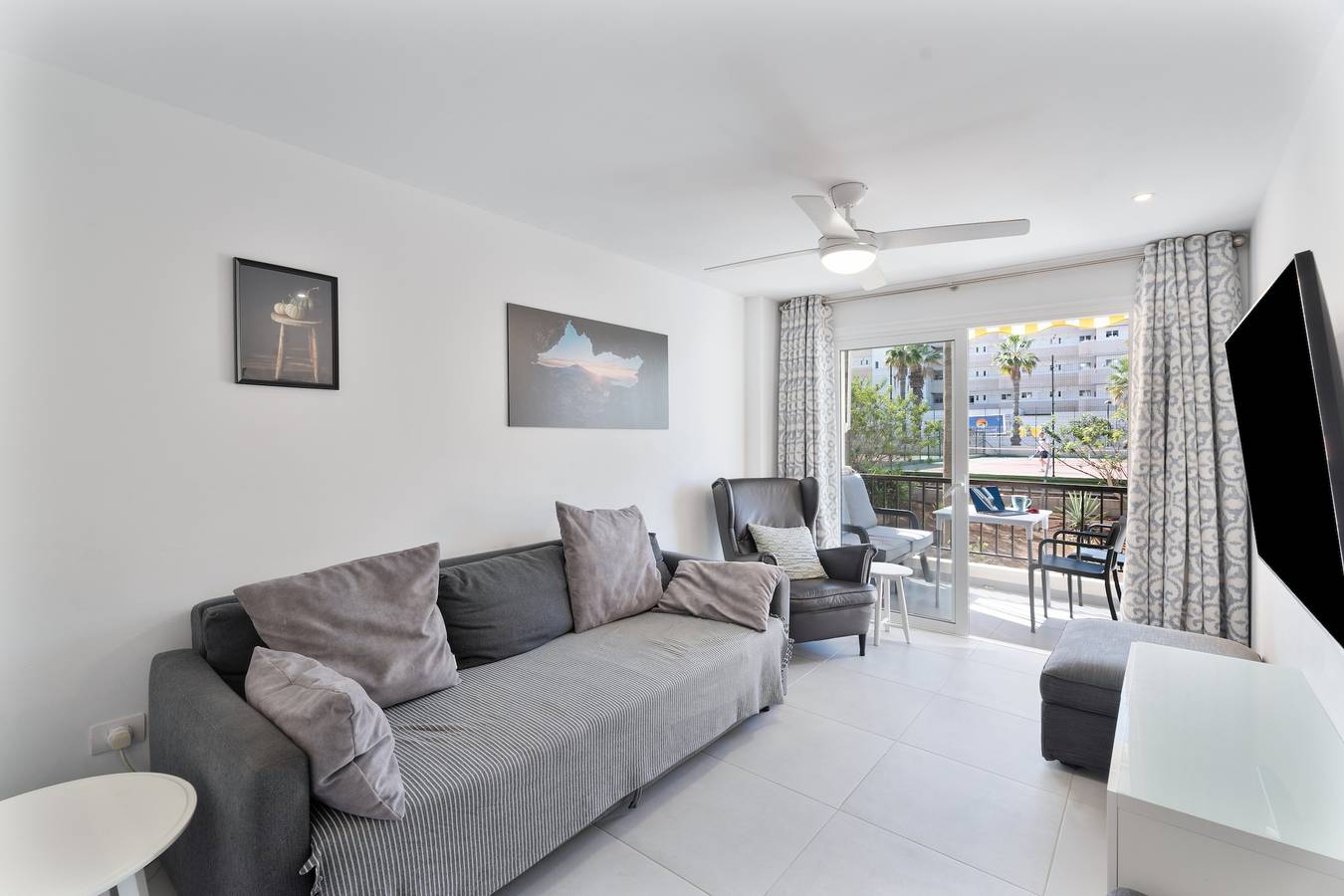 Entire apartment, Vacation 'The Dorado 206' with Shared Pool, Shared Terrace and Wi-Fi in Playa de las Américas, Arona