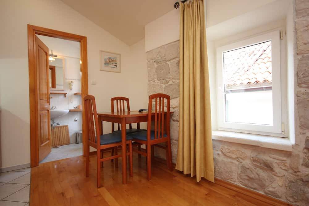 Ganze Wohnung, Studio Appartement am Strand Komiza, Vis (As-3035-e) in Komiza, Vis