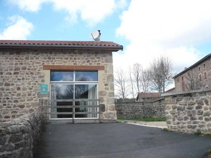 Gîte pour 12 personnes, avec jardin et terrasse, animaux acceptés dans Apinac