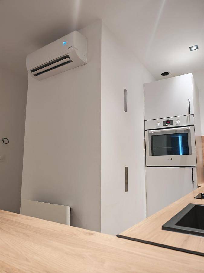 Appartement entier, L'immeuble du Monde Rose - Appartements neufs climatisés - classés 3 étoiles - Vic le Comte - Auvergne in Vic-le-Comte, Parc Naturel Régional Livradois-Forez