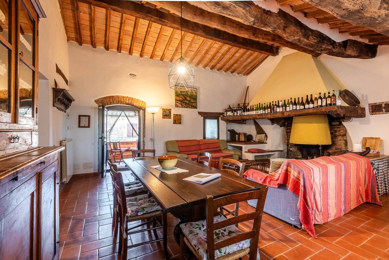 Geheel appartement, Appartement 'Podere Il Tigliolo Sulla' met gedeeld zwembad, privéterras en wifi in Castiglione d'Orcia region, Val d'Orcia
