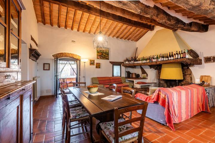 Appartamento intero, Appartamento 'Podere Il Tigliolo Sulla' con piscina condivisa, terrazza privata e Wi-Fi in Castiglione d'Orcia (comune), Val d’Orcia