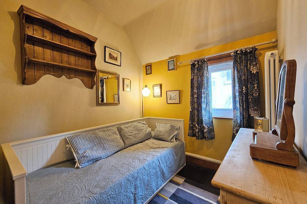 Katie'S Cottage, family friendly, with hot tub in Church Stretton in Church Stretton, Shropshire Hills