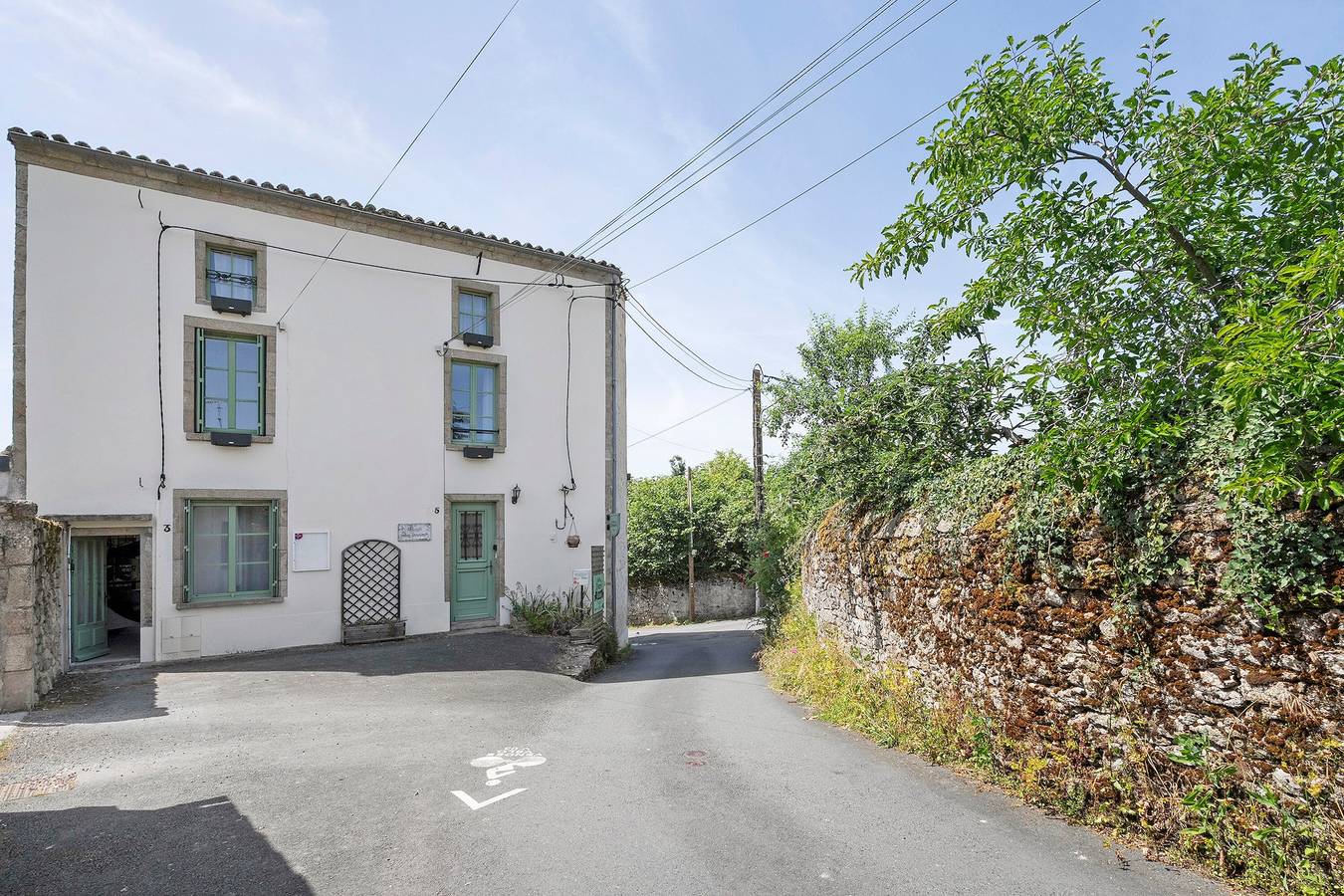 Le Logis des Douves – Gîte „Le Teiphalien“ mit privater Terrasse, Garten & Wlan in Tiffauges, Loire-Tal