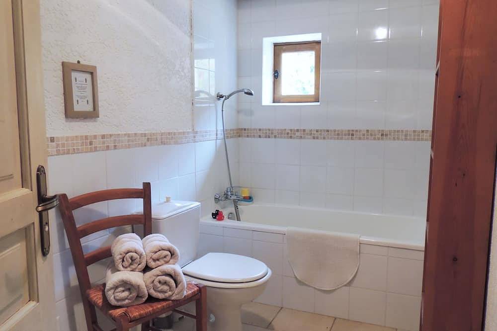 Ganze Wohnung, La Grange - sleeps 6 guests in 3 bedrooms in Larzac, Périgord Noir