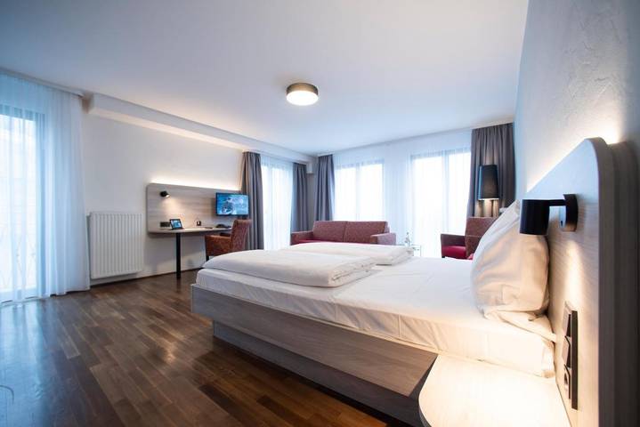 Hotel, mit Terrasse und Ausblick in Kölner Dom