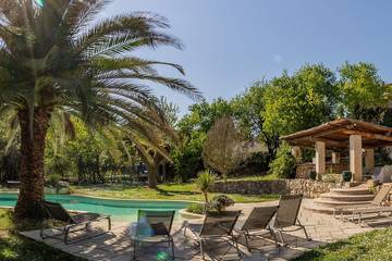 Gîte pour 15 personnes, avec jardin à Martignargues