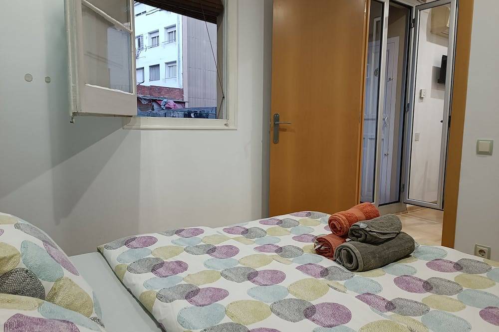 Entire apartment, Bcn. Sants-Wifi free-Parking in Barcelona Centre, Barcelona