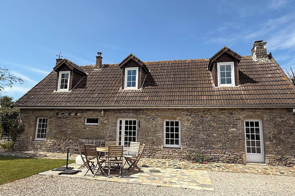 Longère on the edge of the Havre, charming house, breathtaking views, peaceful setting. in Port-Bail-sur-Mer, Côte de la Déroute