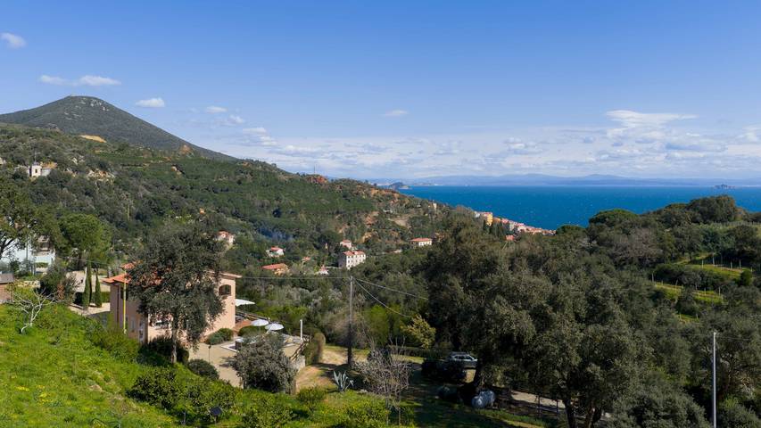 Casa vacanza per 8 persone, con Idromassaggio e Terrazza nonché Giardino e Panorama a Rio Marina