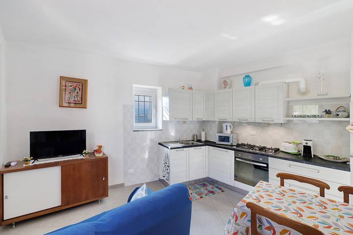 Il Primo Sole Holiday Home with Hill View, Wi-Fi, and Air Conditioning in Gorra, Finale Ligure Kommune
