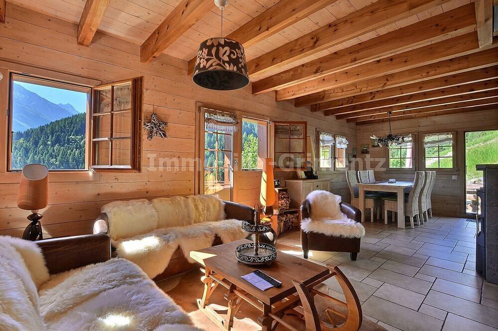 Chalet très confortable sur 2 étages pour 6 personnes, salon avec poêle, coin cuisine avec lave-vais in Grimentz, Anniviers