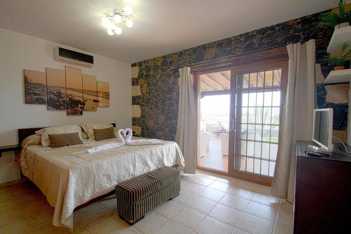 Casa rural para 6 personas, con piscina además de vistas y jardín, Familias con niños en Tuineje - 2