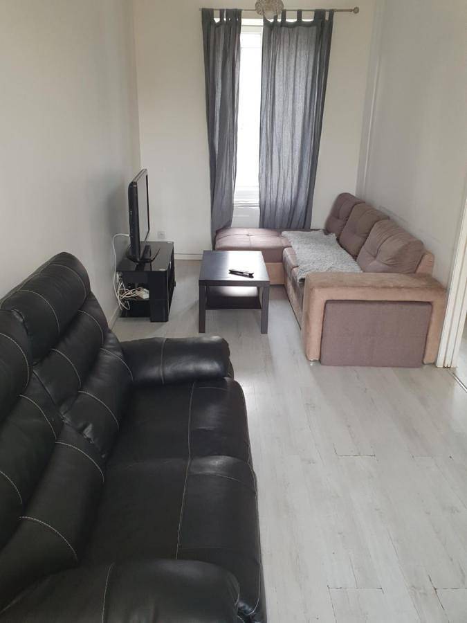 Appartement entier, Two-Bedroom Apartment in Pont-de-Chéruy, Région de Vienne