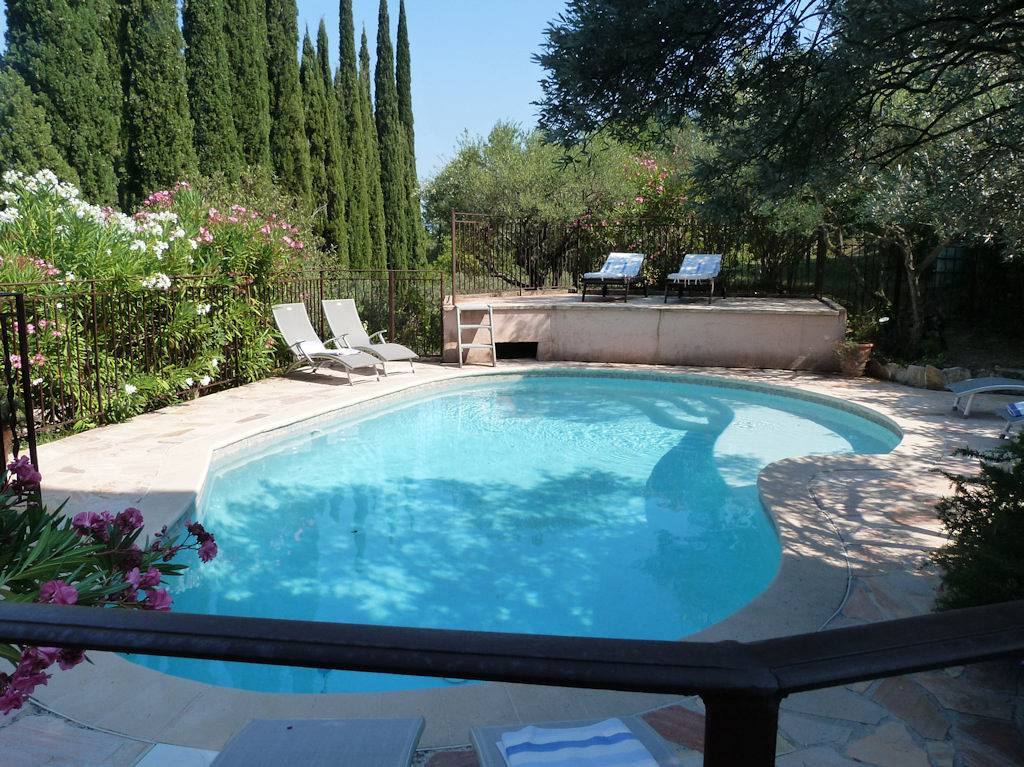 Les Oliviers - Chambre Les Lauriers Roses in Cotignac, Région de Brignoles