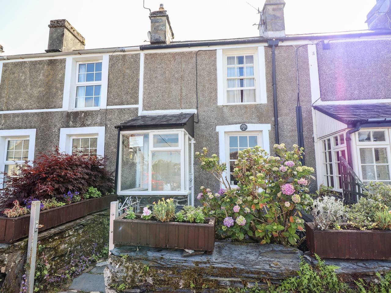 Pump Cottage, 8 Glyn Terrace in Borth-y-Gest, Snowdonia