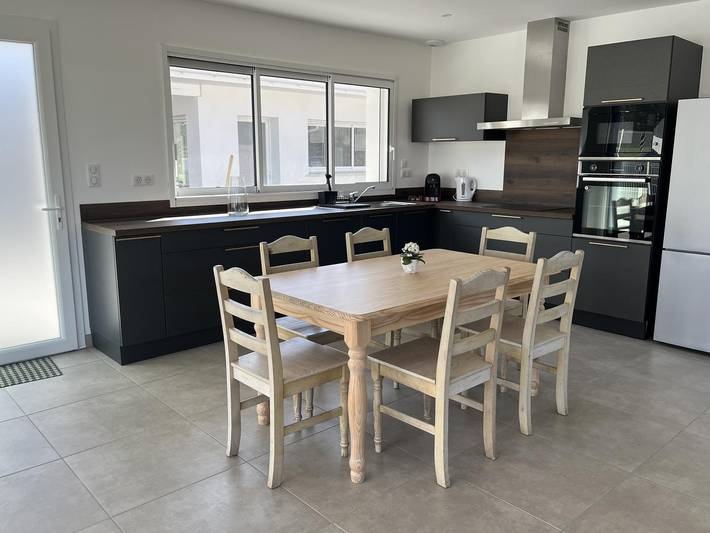 Gîte pour 6 personnes, avec jardin ainsi que terrasse et piscine à Saint-Martin-de-Seignanx - 4