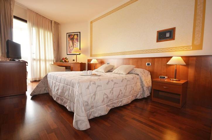 Zimmer für 2 Personen, mit Balkon/Terrasse und Whirlpool in Bibione