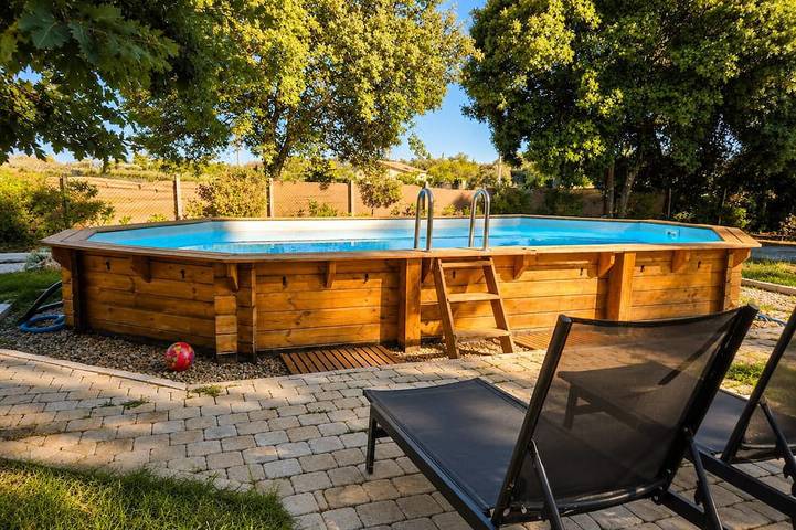 Chalet für 4 Personen, mit Garten und Pool sowie Terrasse - 1