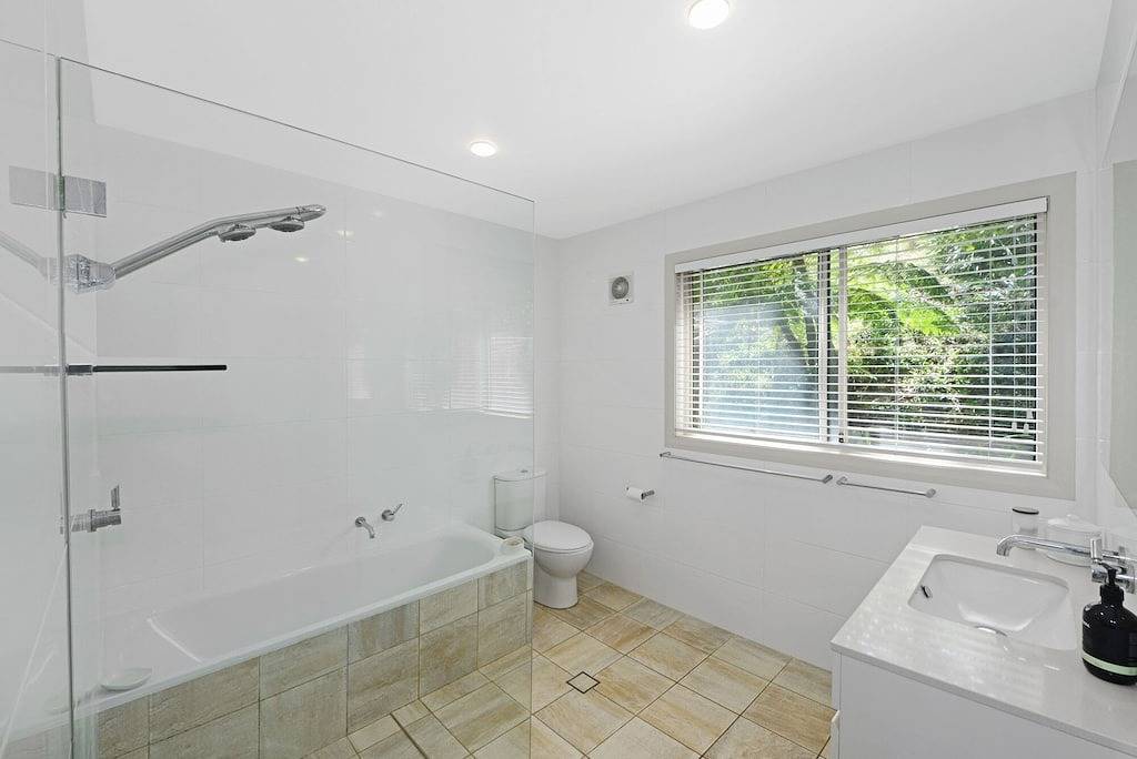 Elegance on Elgata - Bright and Breezy in North Avoca, New South Wales