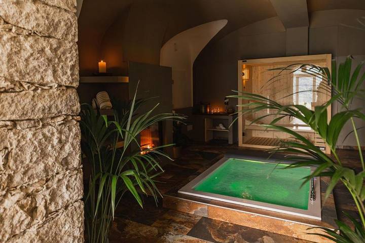 Villa per 2 persone, con Idromassaggio e Terrazza nonché Giardino e Piscina sul Lago d'Orta