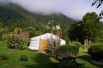 Chambre d’hôte pour 5 personnes, avec sauna et terrasse ainsi que vue et jardin, animaux acceptés dans les Pyrénées