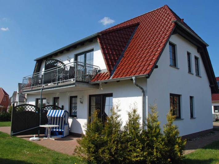 Ferienwohnung für 6 Personen, mit Balkon und Terrasse sowie Garten und Pool am Selliner See