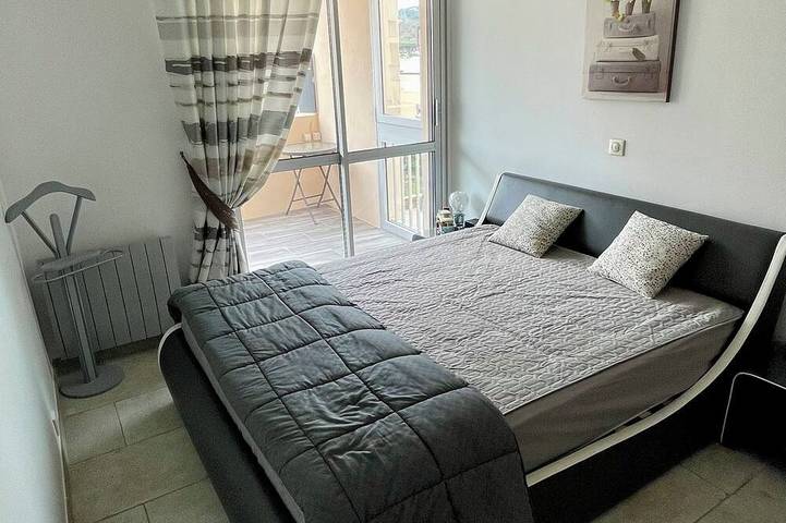 Gîte pour 4 personnes, avec balcon et piscine dans Port de Bormes les Mimosas - 2