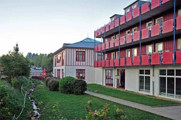 Hotel für 4 Personen, mit Balkon und Terrasse sowie Garten und Pool