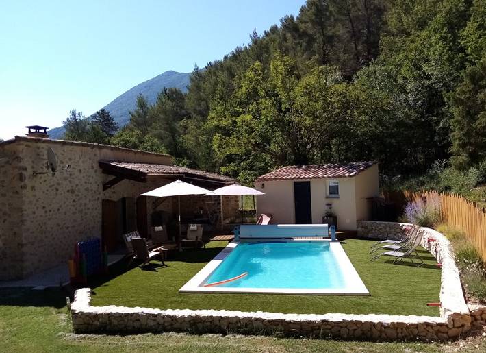 Gîte pour 6 personnes, avec jardin ainsi que piscine et terrasse, animaux acceptés à La Penne-sur-l'Ouvèze