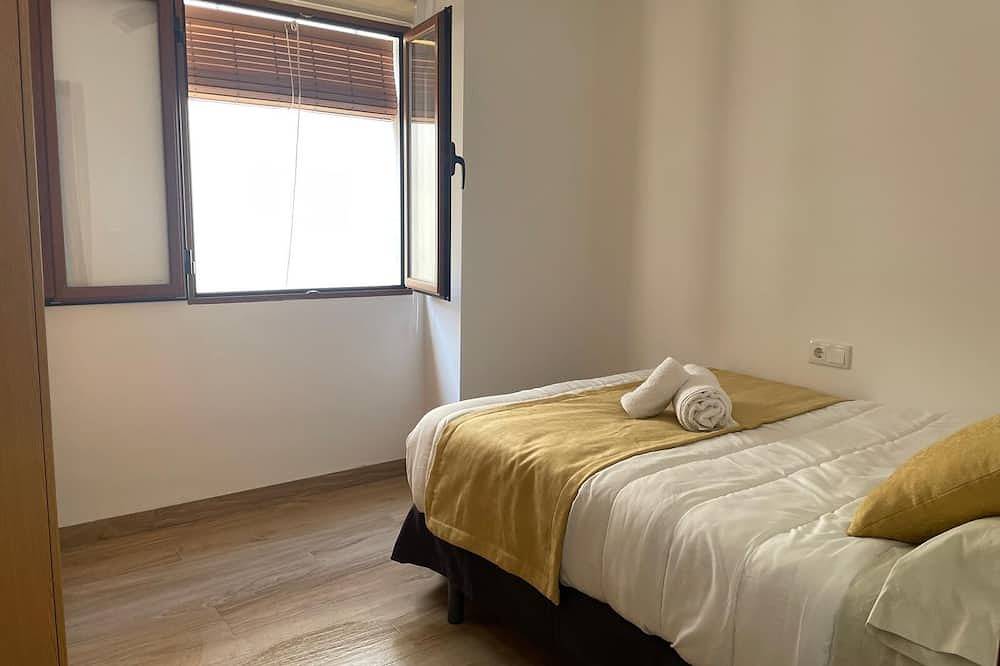 Entire apartment, 🌟 Exclusive Luxury Flat in the Center of Córdoba with Free Garage 🚗✨. in Distrito Centro (Córdoba), Cordoba