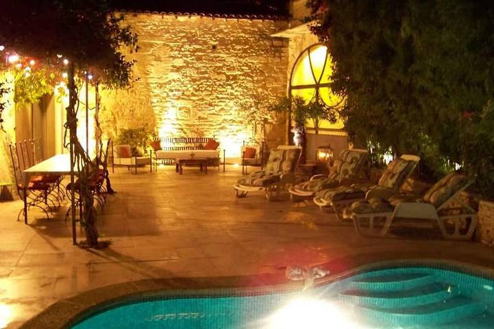 Location de vacances pour 12 personnes, avec Terrasse à Aimargues