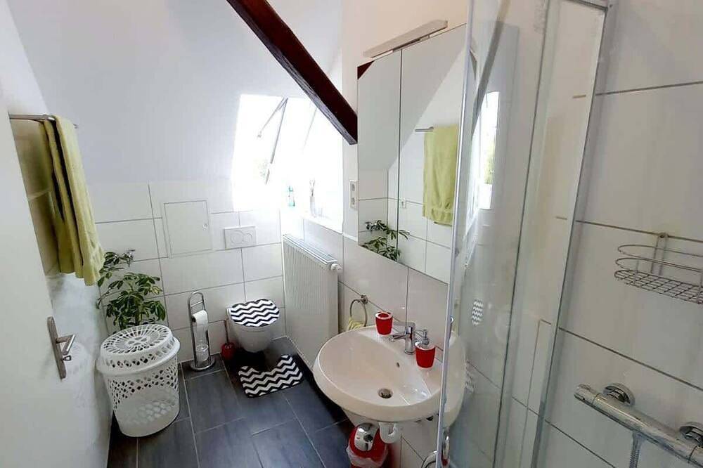 Ganze Wohnung, Fewo Weser Dg Twin Peaks Room 315 in Hadamar, Landkreis Limburg-Weilburg