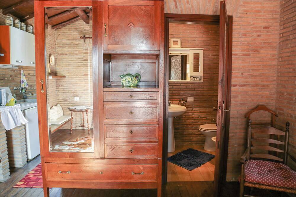 Cottage independent from the villa provided with kitchenette in Viterbo, Viterbo Province