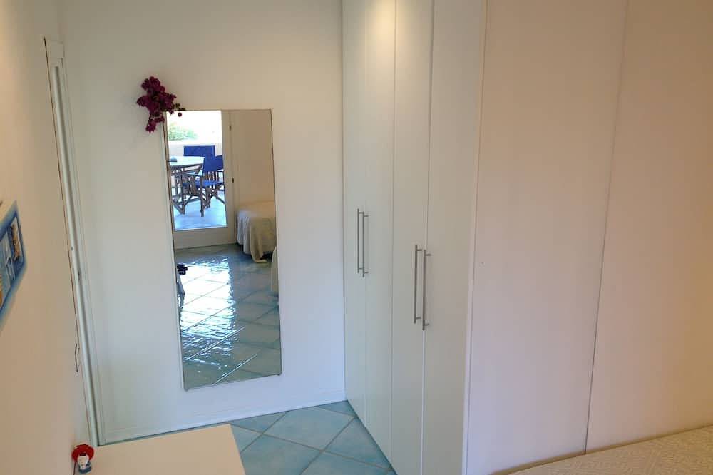 Ganze Wohnung, Luxuriöse und komfortable 120m2 Wohnung mit herrlichem Blick und direktem Zugang zum Meer. in Porto Istana, Gallura