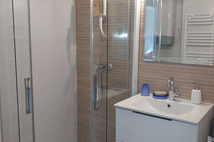 Gîte pour 4 personnes, avec terrasse et jardin dans Port Pin Rolland - 4