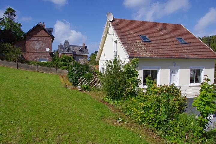 Gîte pour 8 personnes, avec Terrasse ainsi que Jardin et Vue