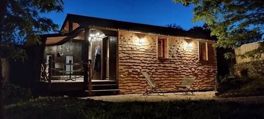 Chalet pour 2 personnes, avec jacuzzi et jardin dans vallée de l'Ouche