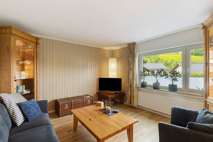 Geheel appartement, Vakantiewoning 'Dorlar' met privéterras, eigen tuin en wifi in Dorlar, Schmallenberg