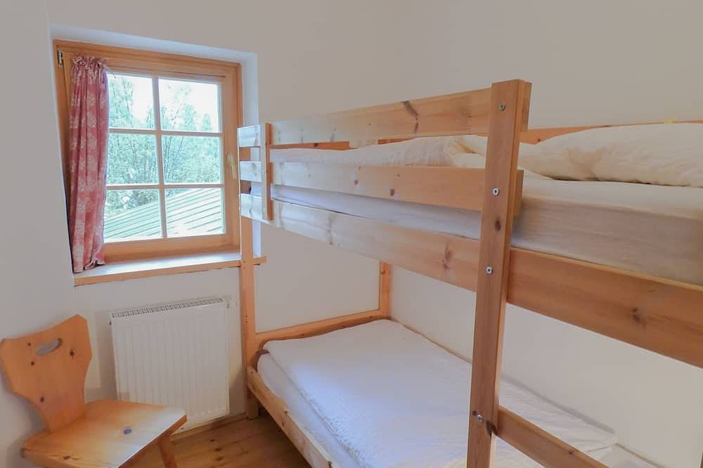 Romantisches Ferienhaus nahe am See gelegen, zu Fuß 5 Min. vom Strand entfernt in Altaussee, Totes Gebirge